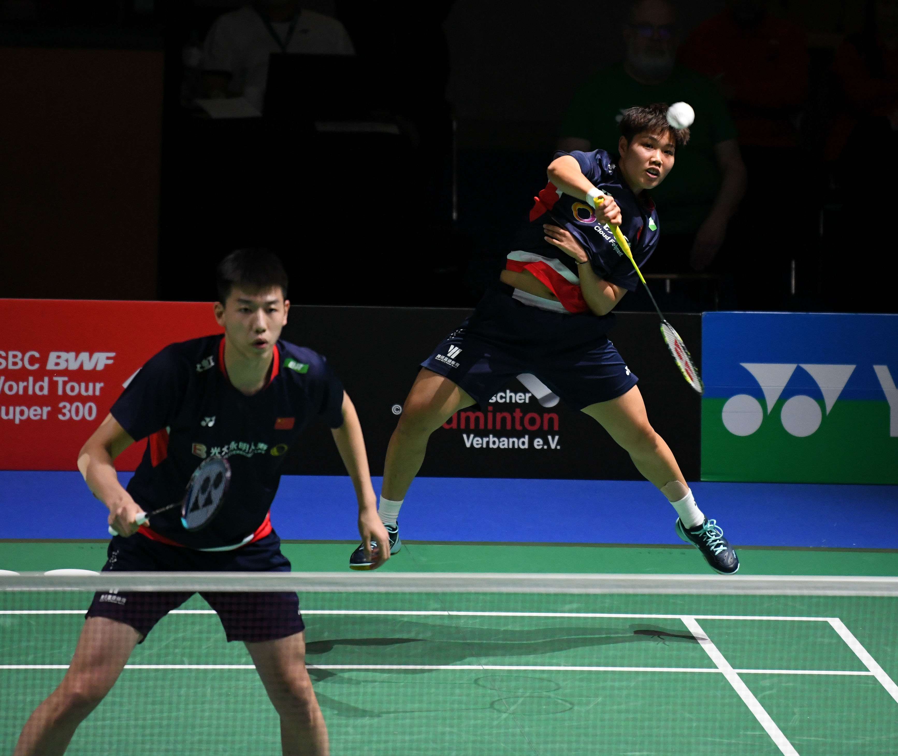 背景下的人 背景下的人